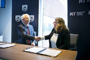 Henk van Houten, global head of Philips Research, and Associate Provost Karen Gleason Photo: Dominick Reuter