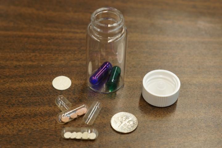 Researchers developed an insulin pill for another blood sugar management 2 The capsules are filled with mucoadhesive patches. Source: Sonia Fernandez/UC Santa Barbara