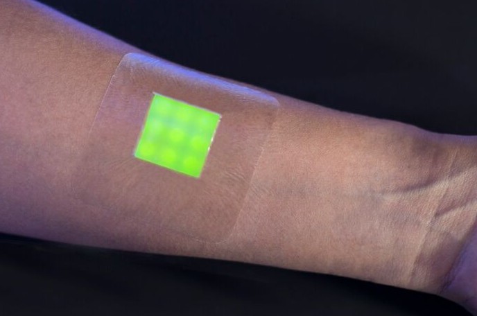 Color-changing bandage could aid in the fight against antibiotic resistance 2 Glowing-dressing