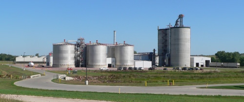The Siouxland ethanol plant west of Jackson, Nebraska. An invention at UW–Madison may improve fermentation results while reducing the hazard of antibiotic resistance. PHOTO: AMMODRAMUS/WIKIMEDIA COMMONS 