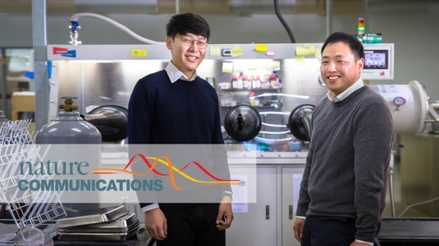 Professor Son (right) and his student, Sung Hoon Park (left) are posing for a portrait at their lab, UNIST. Credit : UNIST