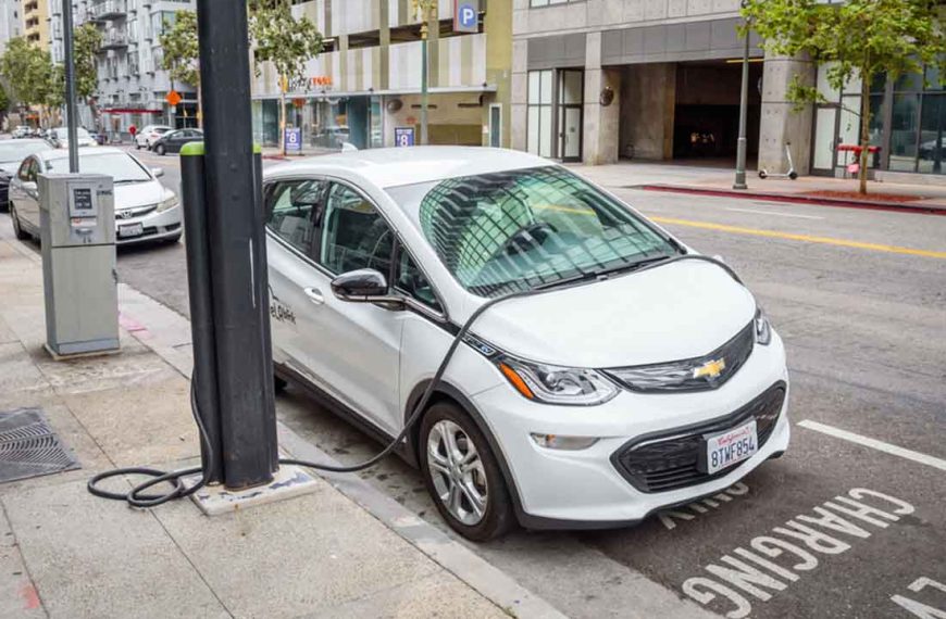 Study: EV charging stations boost spending at nearby businesses